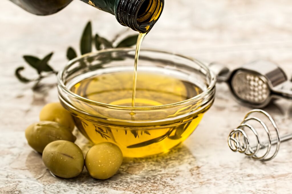 olive oil, olives, food-968657.jpg